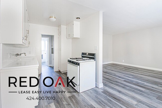 Building Photo - 1425 E Appleton St