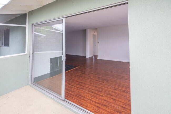 Building Photo - 329 Orizaba Ave