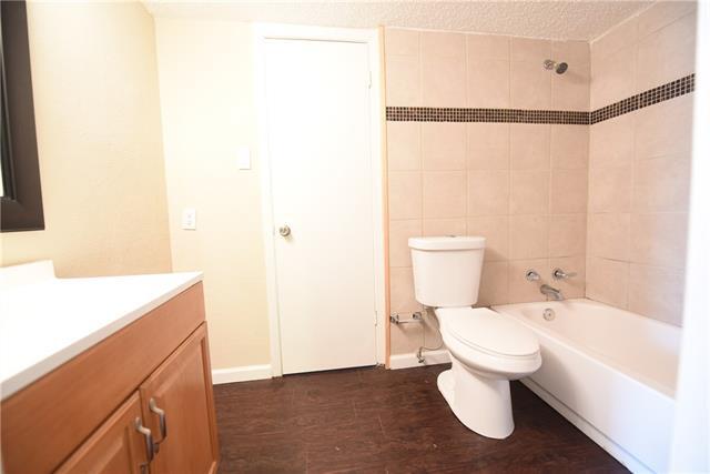 Building Photo - 2833 Kings Rd