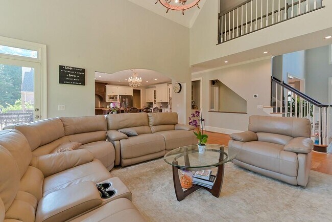 Building Photo - 3030 Sugarloaf Club Dr