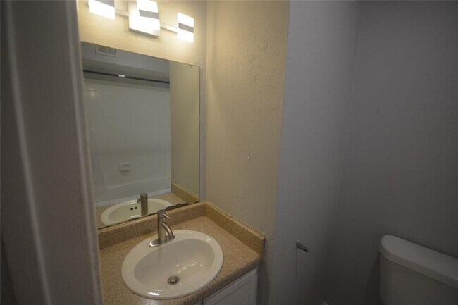 Building Photo - 8731 Village of Fondren Dr