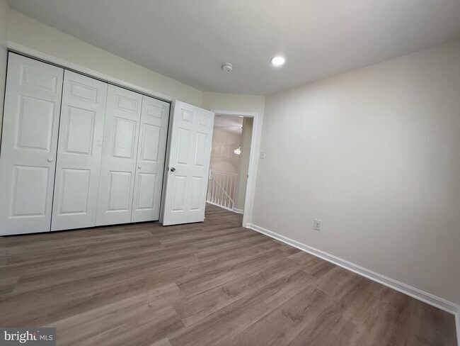 Building Photo - 4 Bright Star Ct