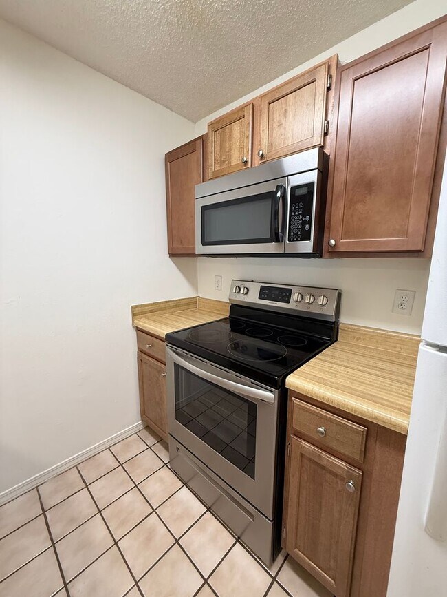 Building Photo - 513 Landview Dr