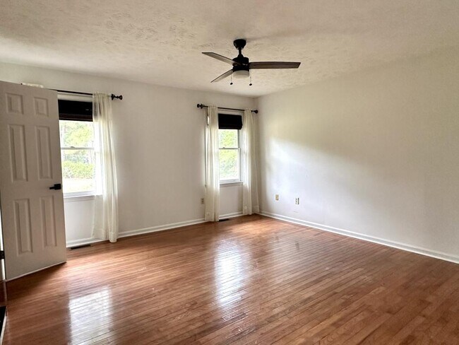 Building Photo - 6604 Kodiak Dr
