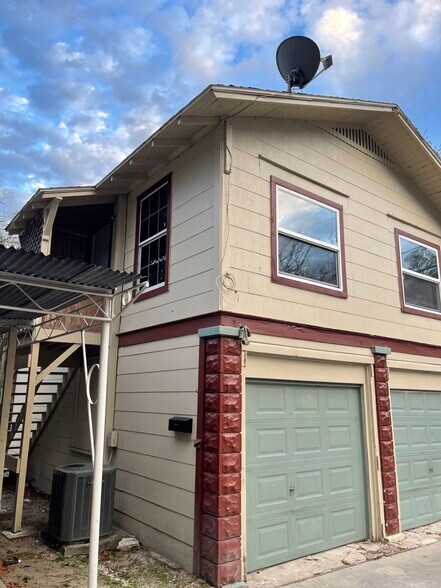 Building Photo - 776 14th Ave S