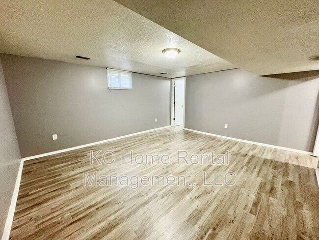 Building Photo - 3904 Springfield St