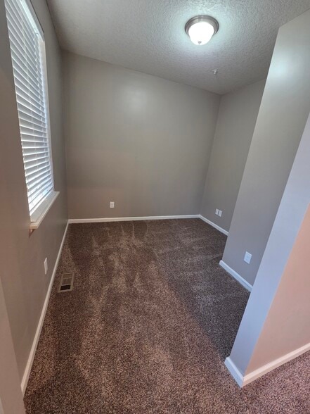Building Photo - 8783 Granite Ln