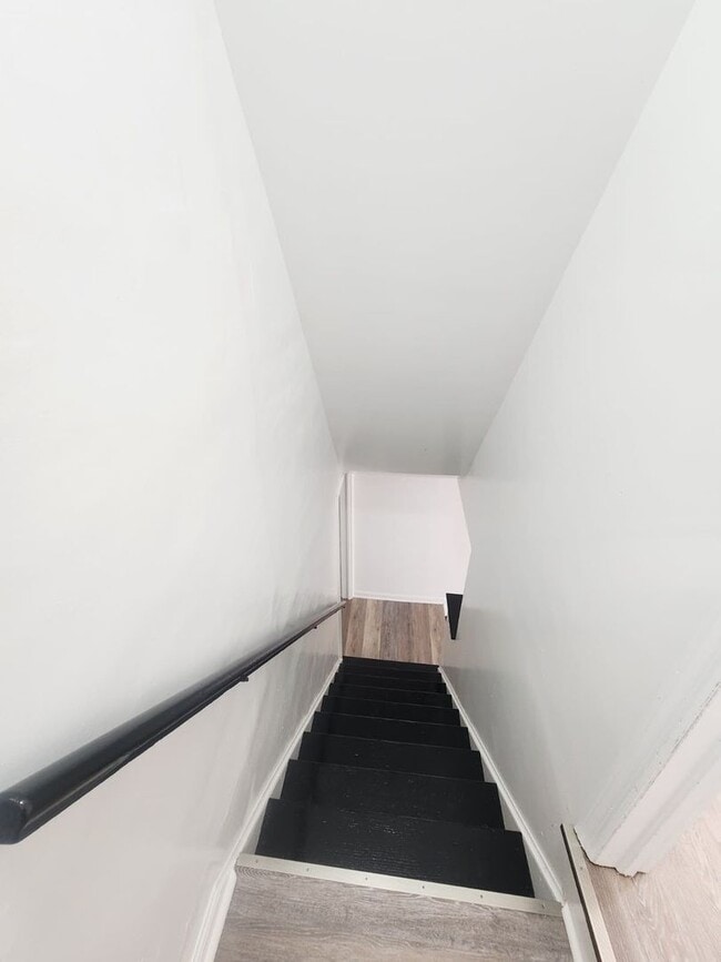 Building Photo - 564 Haller St