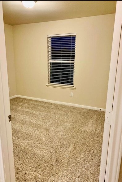 Building Photo - 808 Fallbrook Dr