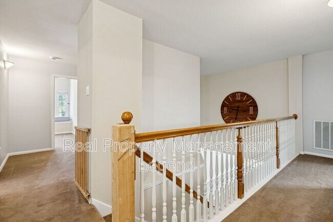 Building Photo - 1805 Sumac Dr