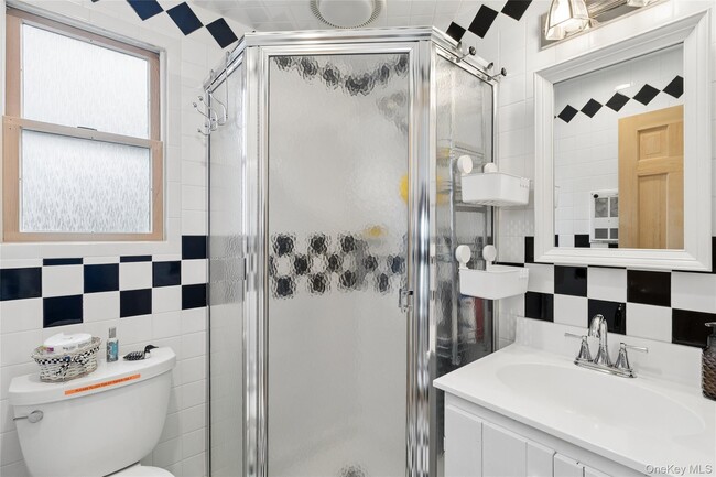 Building Photo - 1050 Pine Ave