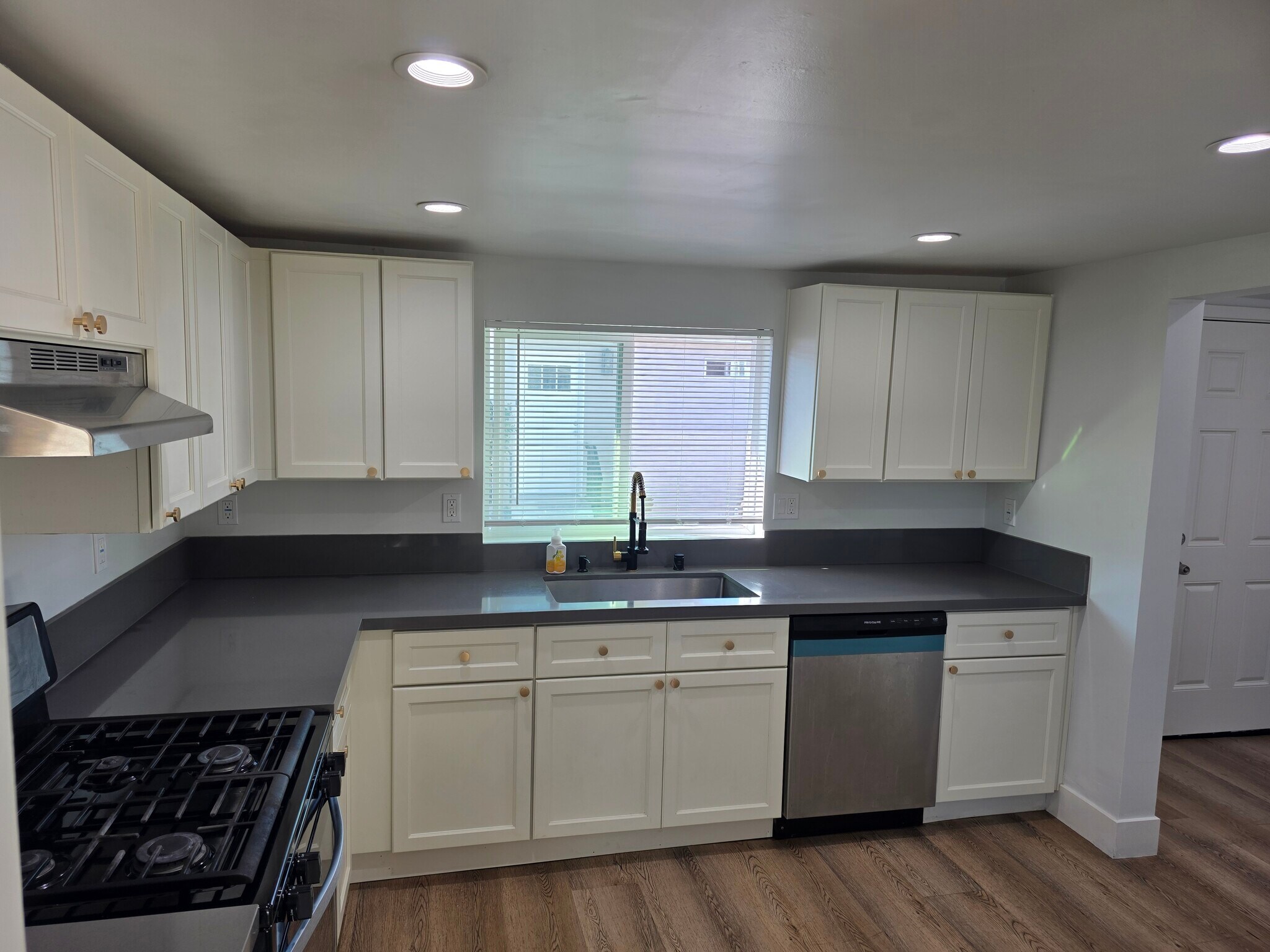 Building Photo - 247 W Sepulveda St