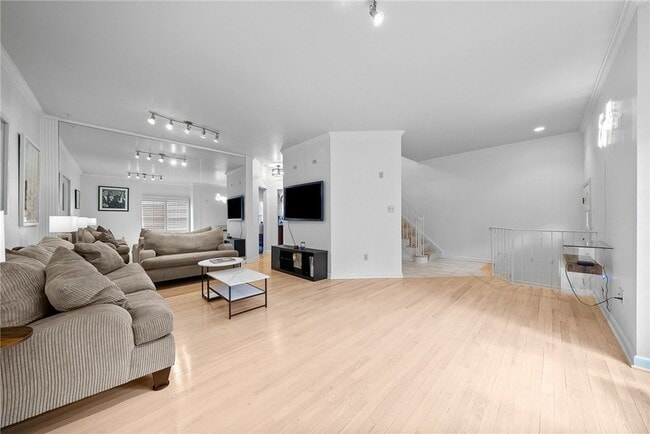 Building Photo - 302 Kingsberry Cir