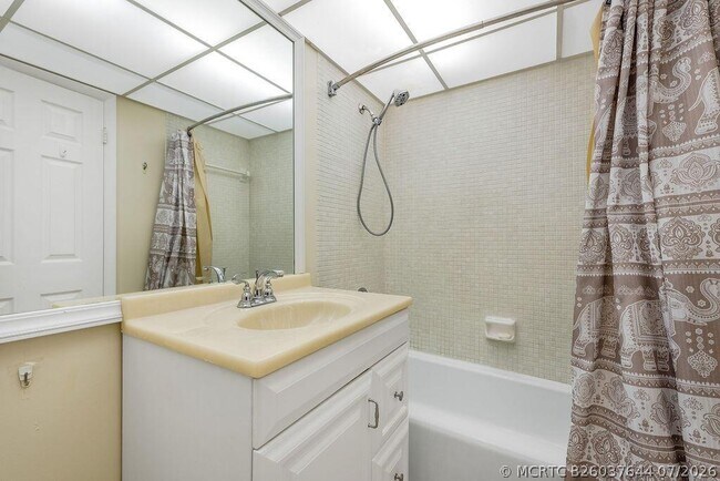 Building Photo - 3680 Inverrary Dr