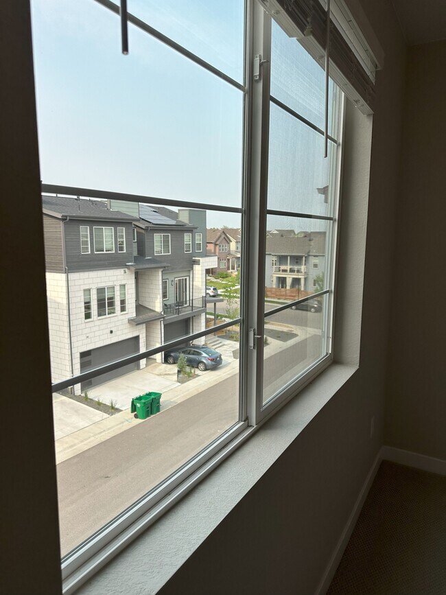 Building Photo - 1566 W 67th Dr