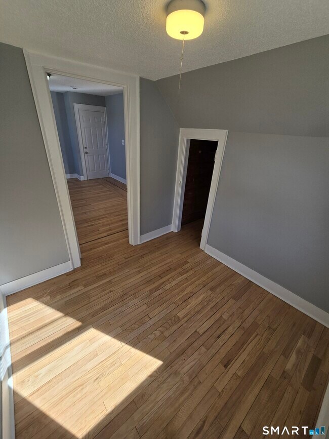 Building Photo - 263 Sheffield Ave