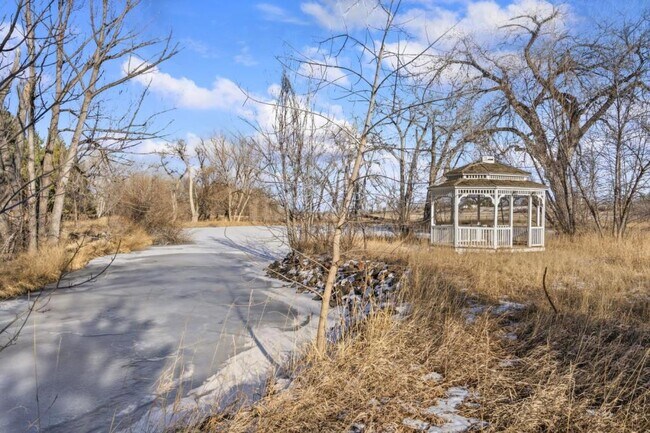 Building Photo - 306 Lona Dr