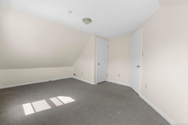 Building Photo - 45 Kossuth St
