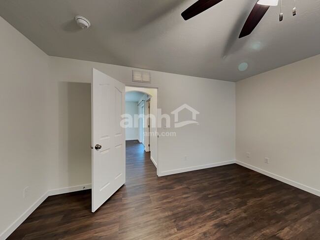 Building Photo - 9963 W Rustica St
