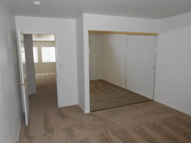 Building Photo - Beautiful 4 Bedroom Home in Summerlin