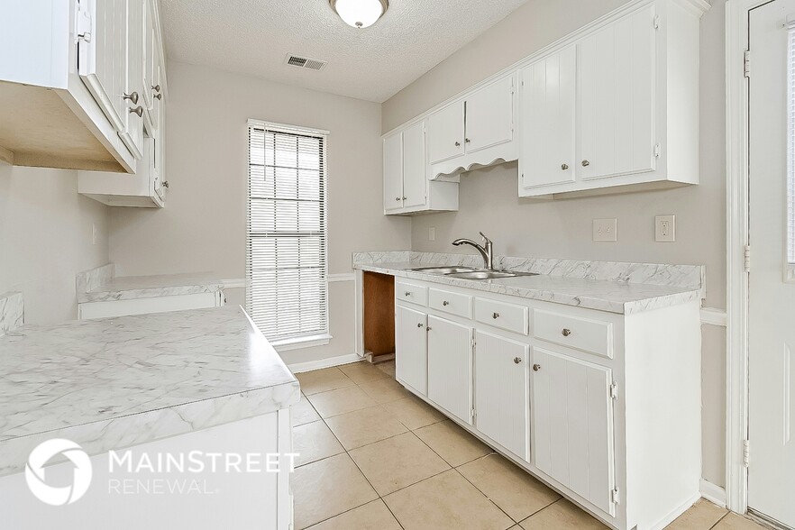 Building Photo - 6045 Valleydale Dr