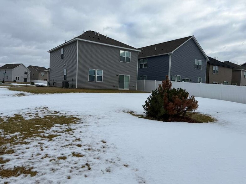 Building Photo - 10604 Heron Ave S