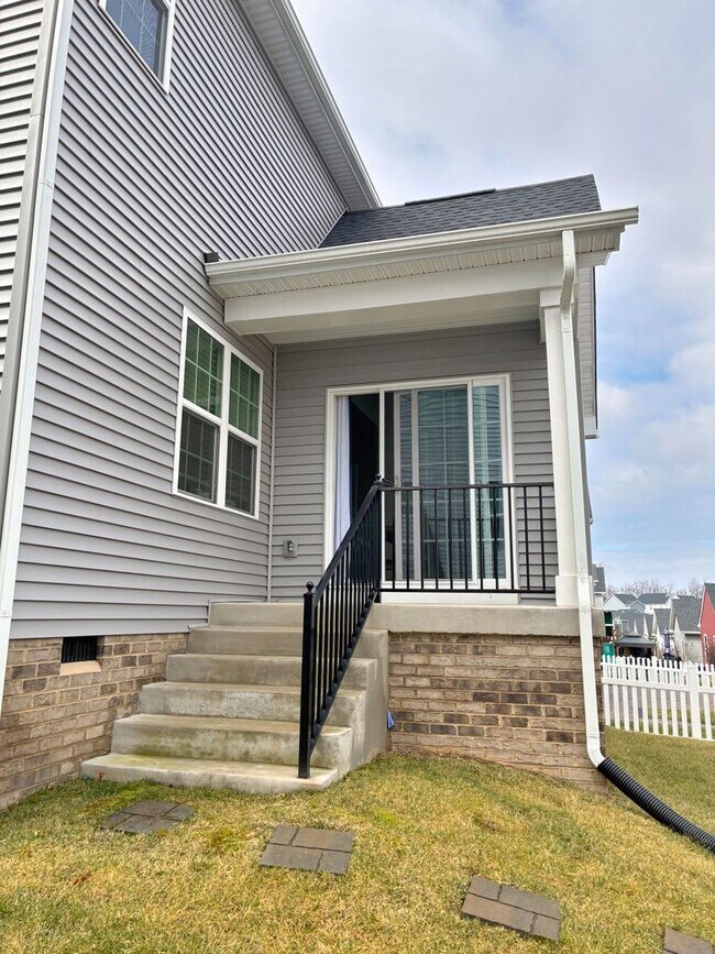 Building Photo - New and Modern Three Bedroom in Bon Air