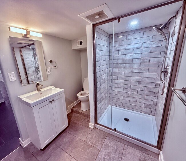 Building Photo - 1226 Snyder Ave