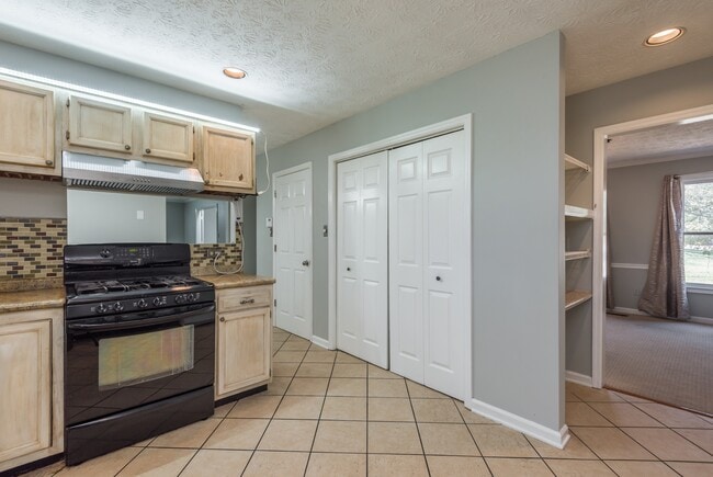 Building Photo - 420 Shelbyville Rd