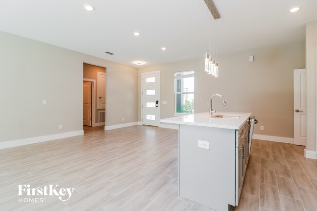 Building Photo - 258 Big Sioux Dr