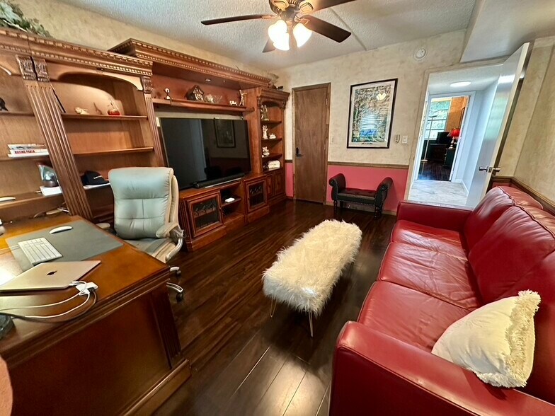 3rd Bedroom, office with queen pullout bed - 933 Cypress Grove Dr