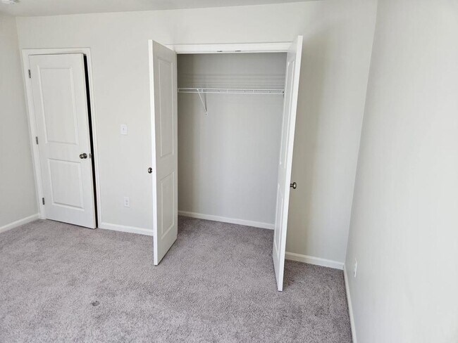 Building Photo - 312 High Peak Pl