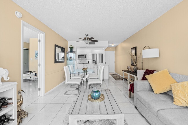 Building Photo - 525 N Ocean Blvd