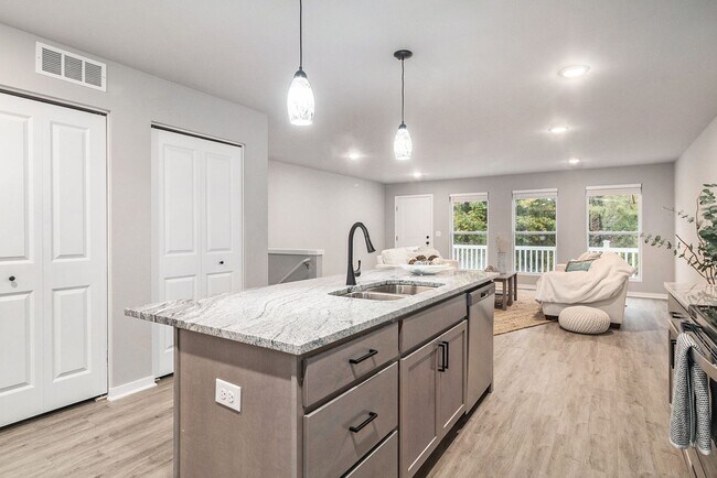 Building Photo - Brand New 5 Bedroom Condo!