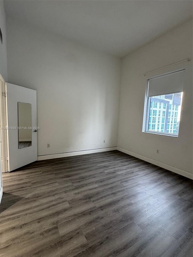 Building Photo - 1060 Brickell Ave