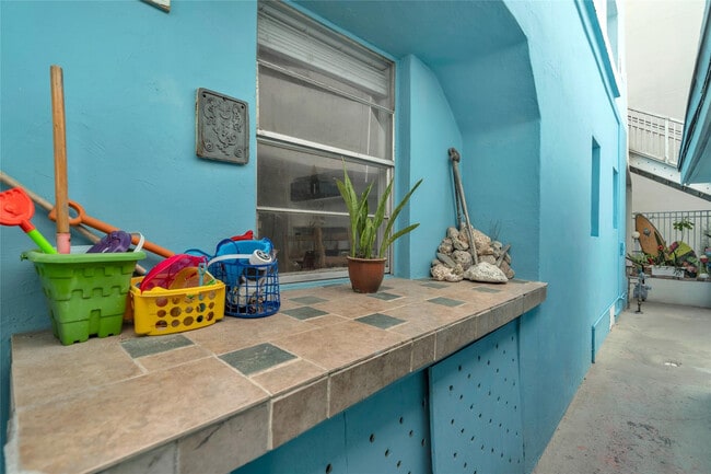 Building Photo - 324 Indiana St