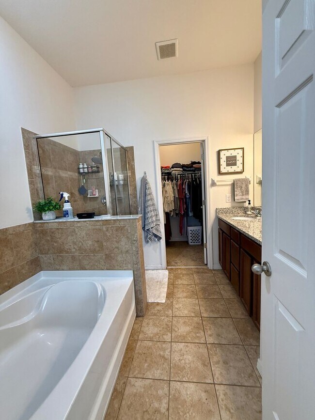 Building Photo - Sawgrass Village Townhomes 3/2.5/1 - Friendly Neighborhood lifestyle