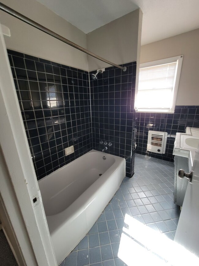 Building Photo - 3 Bedroom 1 Bath Home