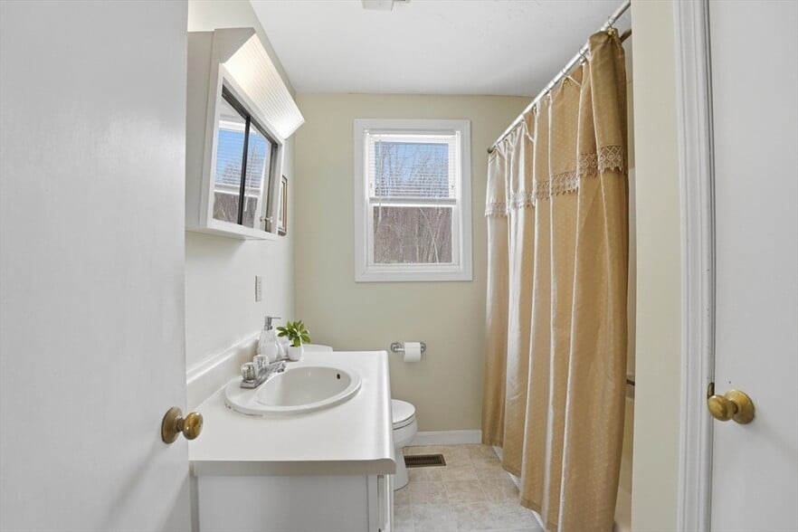 Building Photo - 20 Bolton St