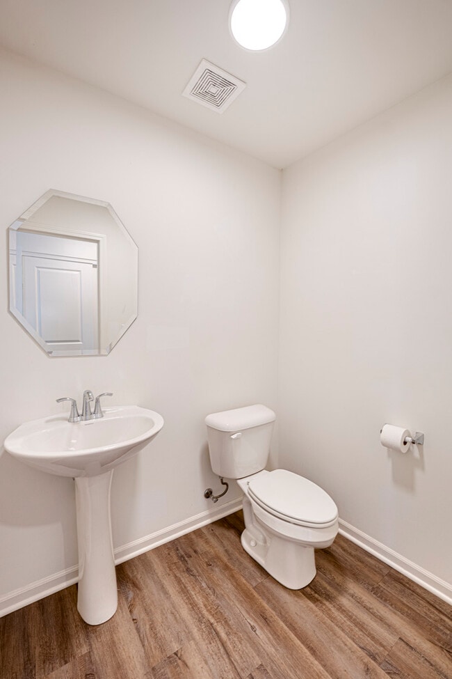Building Photo - 2939 Showplace Dr