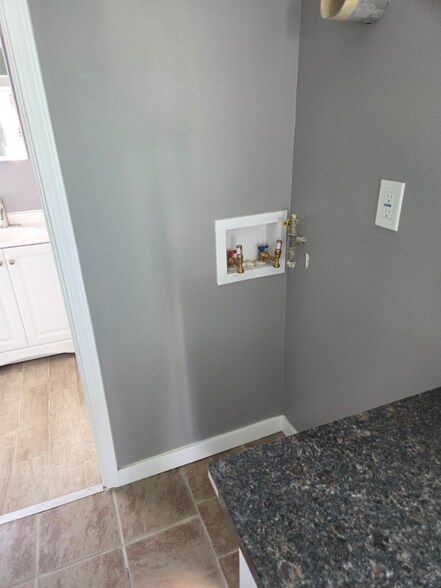 Building Photo - 4010-4014 Rockwood St