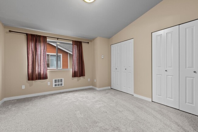 Building Photo - 2bd/2.5ba Seattle Townhome