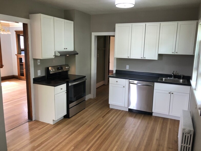 Primary Photo - 1624 E 5th St