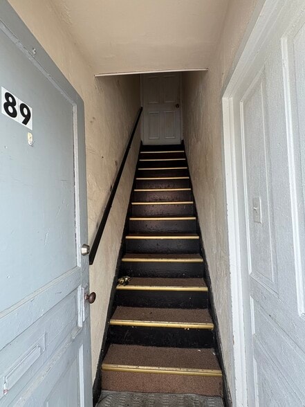 Private entrance - 89 W Ettwein St