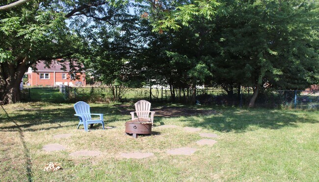 Building Photo - 4 bedroom/1 Bath Single Home!