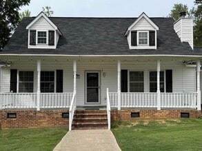 Building Photo - 119 Waxhaws Trce