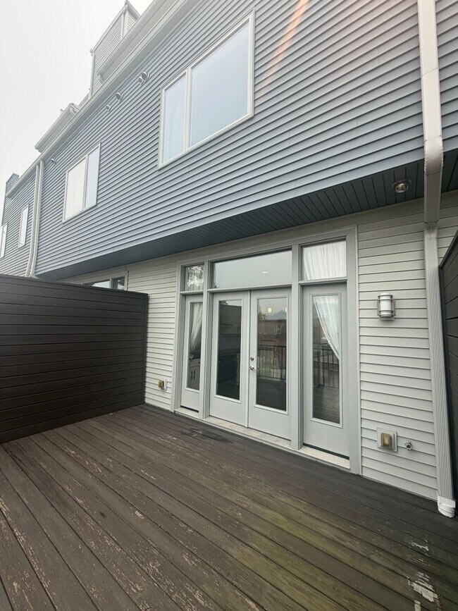 Building Photo - Luxury 3 Bedroom Condo in the Heart of Lawrenceville