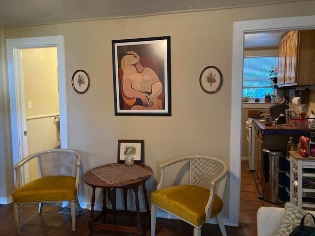 Building Photo - Cozy 2 Bedroom, 1 Bathroom in Fifth Avenue...