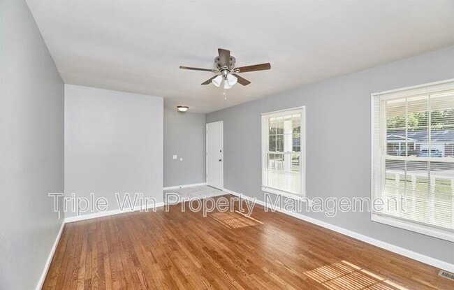 Building Photo - 1405 Willowbrook Dr