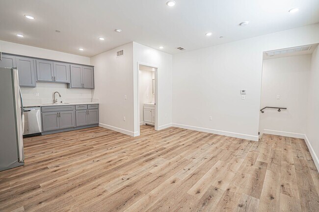Building Photo - Beautiful 1-Bedroom Home with a Private Office Space and Modern Upgrades!